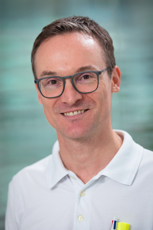 Dr. Thomas Prikoszovich, FA IM, stellv. Ärztlicher Leiter / Ludwig Schedl · Fotodesign & Werbegrafik